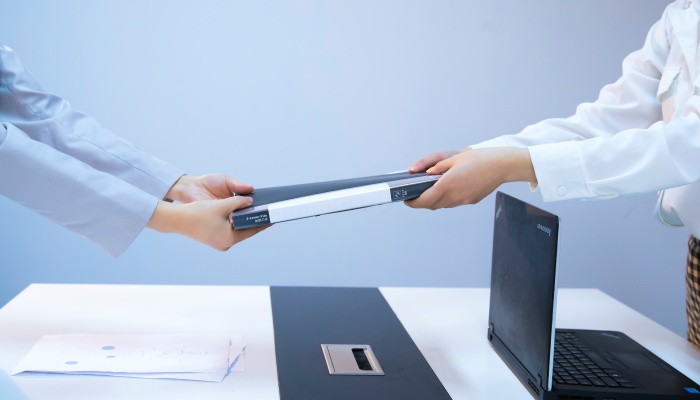 合伙企业人员有限制吗 可以中途退出吗