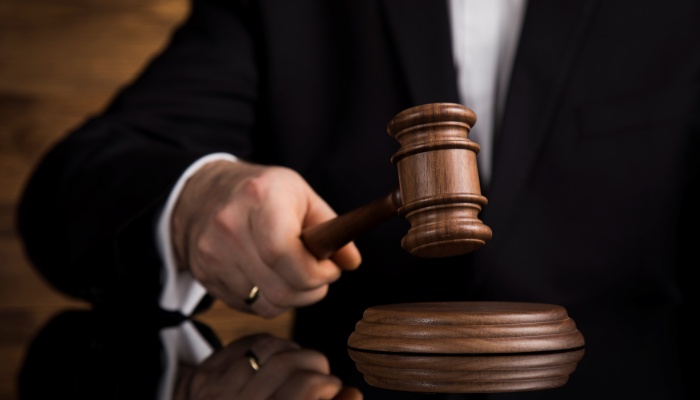 武汉高校教师发前妻隐私视频被解聘合理吗 会坐牢吗