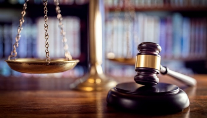 劳动仲裁本人不去会撤诉吗 仲裁结果有强制性吗