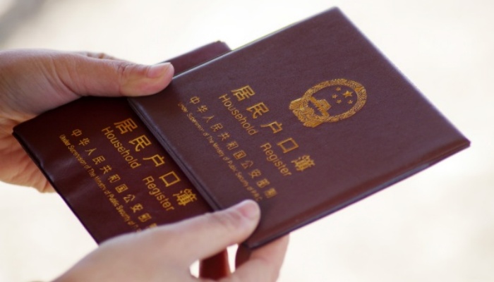 哥嫂复婚逼小姑子迁户口 郑州女子遭遇户籍法律难题