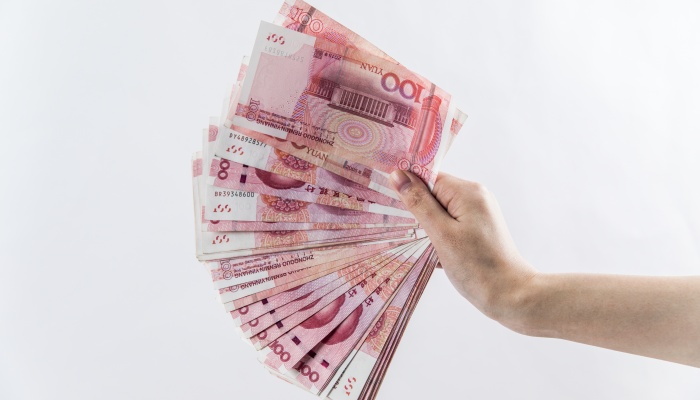 往你卡里打钱又让你帮忙转出是洗钱吗