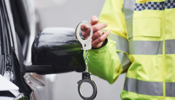 判刑一年八个月可以假释出狱吗