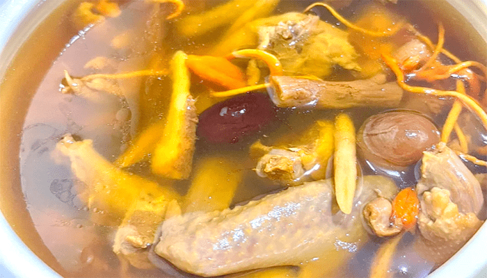 小孩感冒可以吃鸽子汤吗？吃鸽子汤有什么好处？